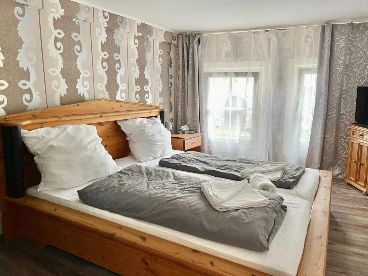 The Burgklause Boutique Hotel Linz am Rhein Exterior foto